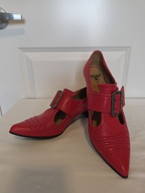 JOHN FLUEVOG TRUTH PILGRIM RED LEATHER BUCKLED VICTORIAN LOAFERS — SIZE 8.5